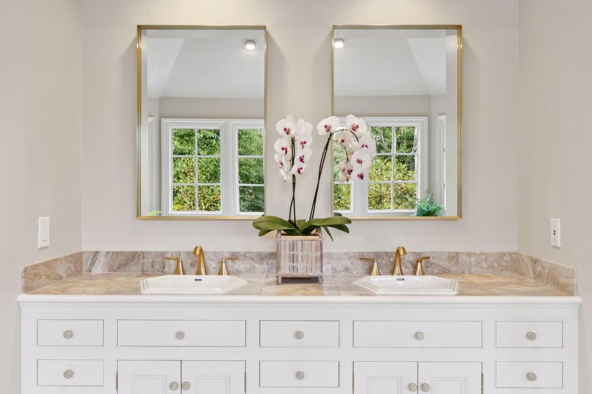 Bathroom, Interior, Recessed Lighting