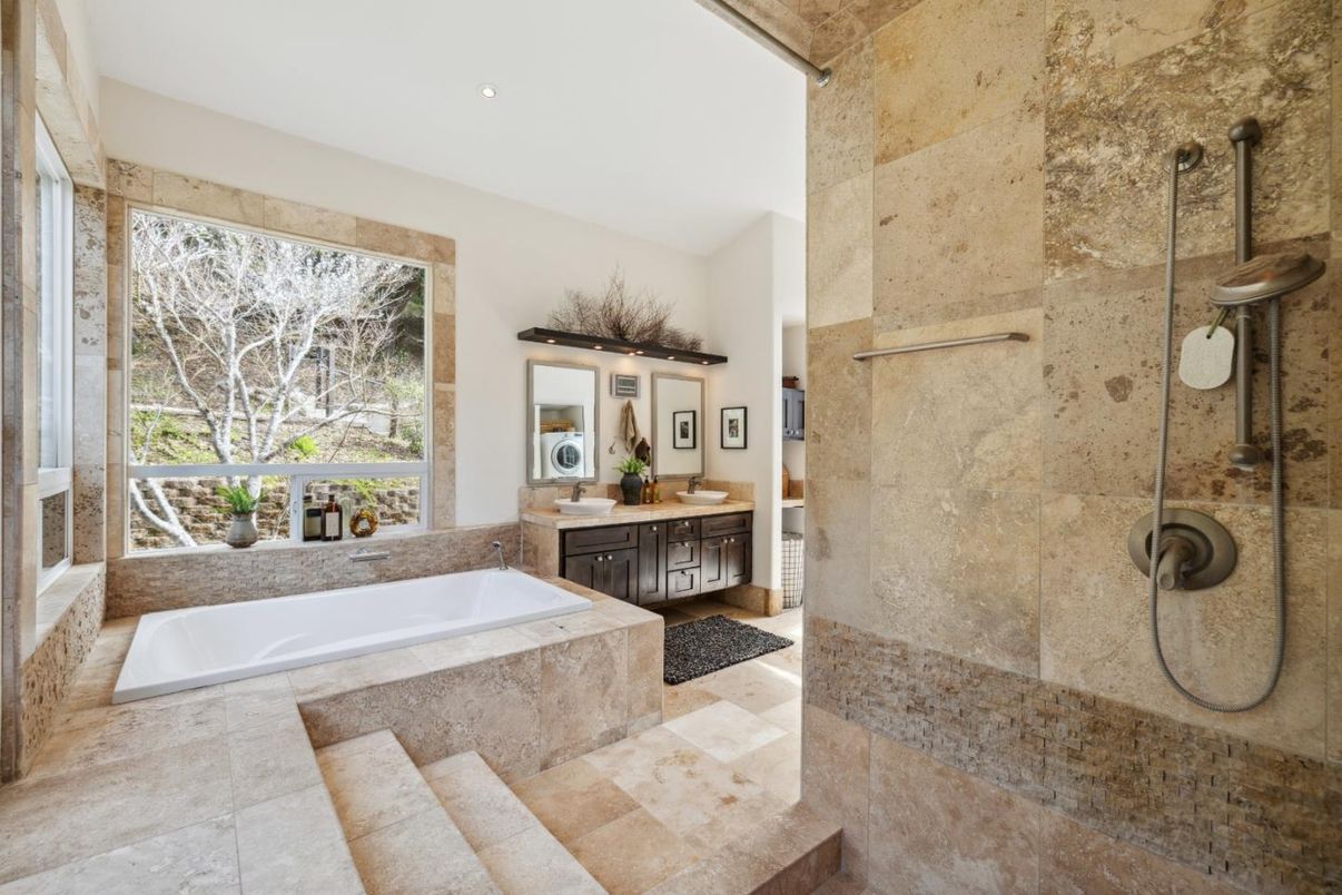 Bathroom, Interior, Recessed Lighting