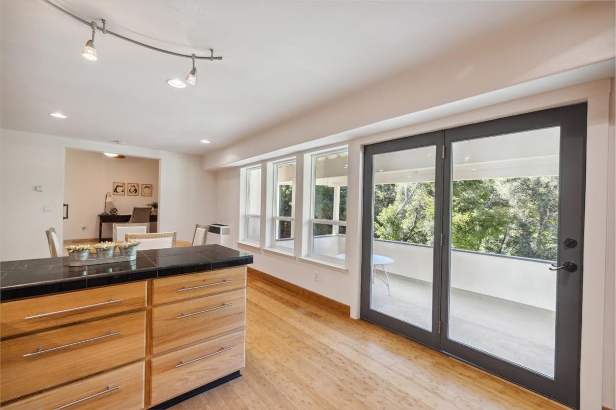 Dining room, Interior, Kitchen, Recessed Lighting, Wood Texture Flooring