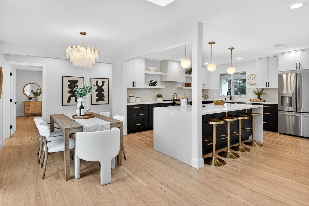 Chandelier, Dining room, Interior, Kitchen, Pendant Lights, Recessed Lighting, Stainless Steel Appliances, Wood Texture Flooring