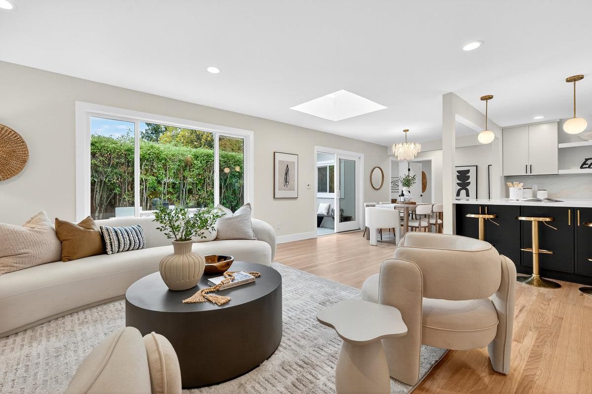 Chandelier, Dining room, Interior, Kitchen, Living room, Pendant Lights, Recessed Lighting, Wood Texture Flooring