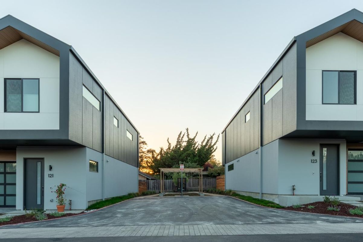 Exterior, Facade, Modern