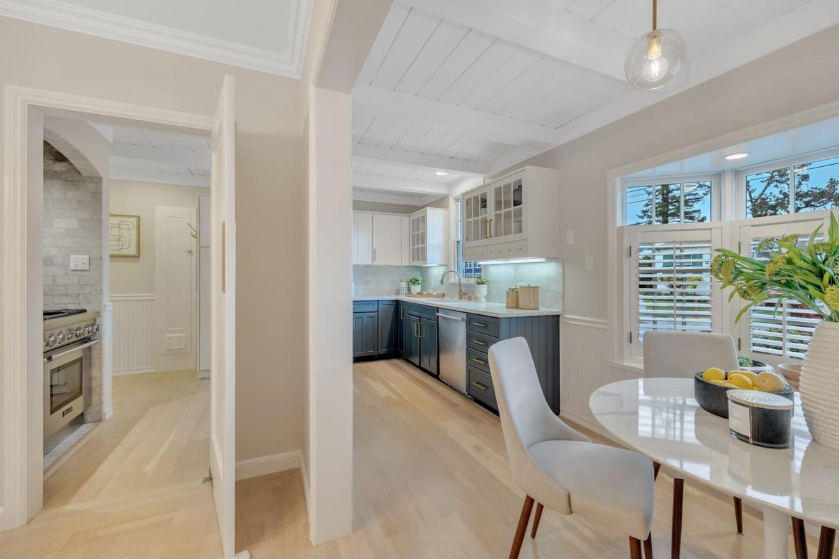 Dining room, Interior, Kitchen, Pendant Lights, Recessed Lighting, Stainless Steel Appliances, Wood Texture Flooring