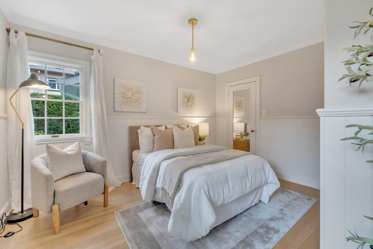 Bedroom, Interior, Pendant Lights, Wood Texture Flooring