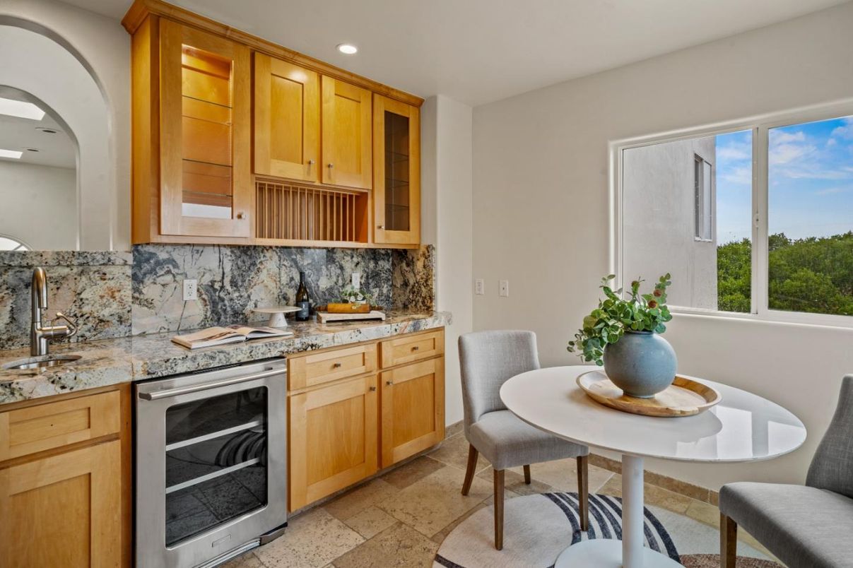 Dining room, Interior, Kitchen, Recessed Lighting