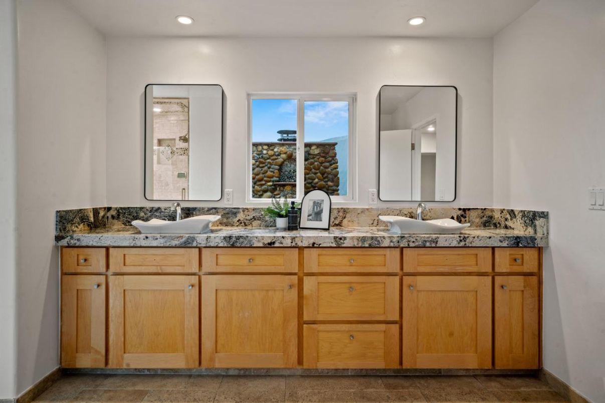 Bathroom, Dual Sink Vanities, Interior, Recessed Lighting
