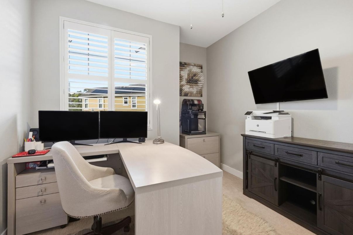 Home Office, Interior