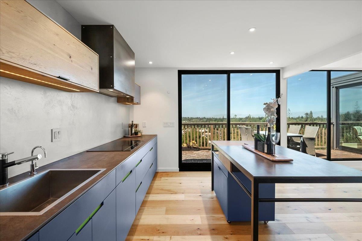 Interior, Kitchen, Recessed Lighting, Water, Wood Texture Flooring