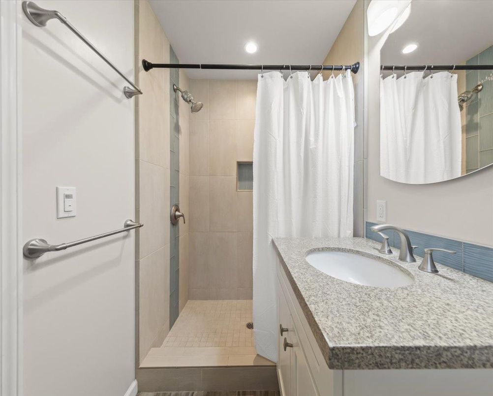 Bathroom, Interior, Recessed Lighting