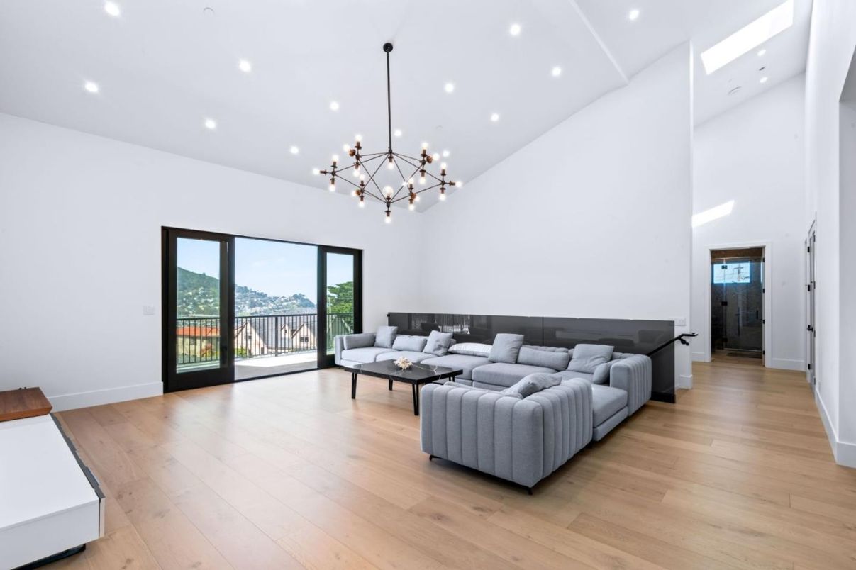 Interior, Living room, Pendant Lights, Recessed Lighting, Wood Texture Flooring