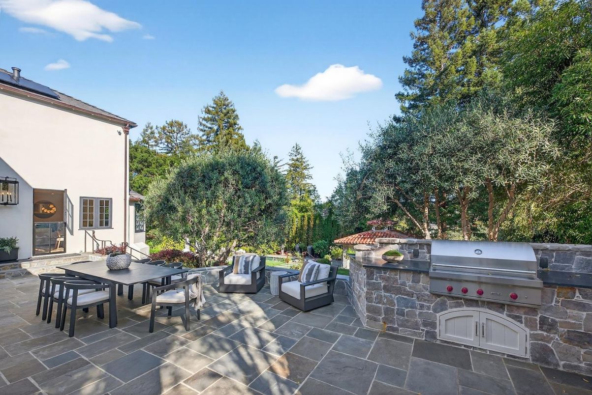 Exterior, Outdoor Kitchen