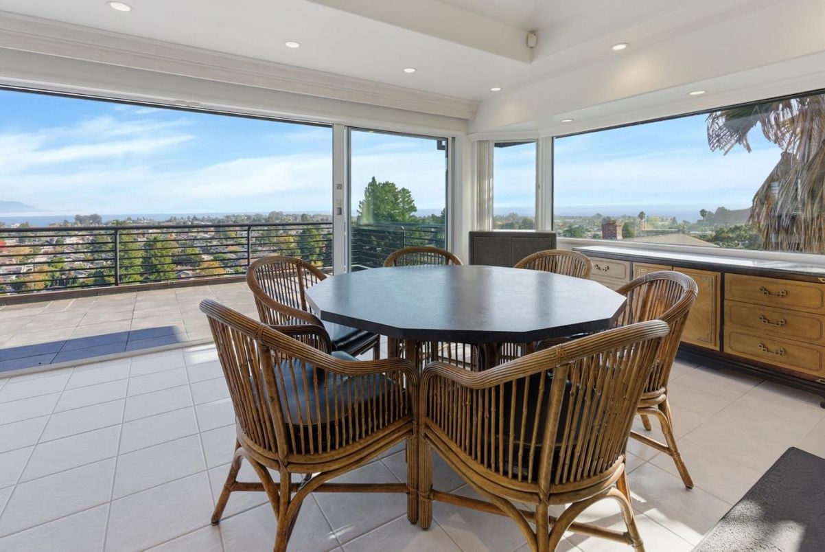 Dining room, Interior, Recessed Lighting, Water