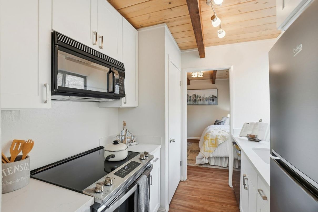 Bedroom, Interior, Kitchen, Stainless Steel Appliances, Wooden Beams, Wooden Ceilings, Wood Texture Flooring