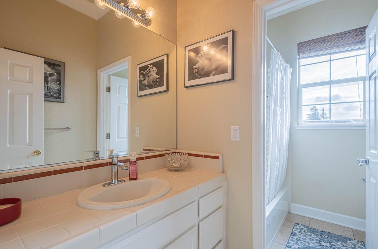 Bathroom, Interior, Tile Countertops