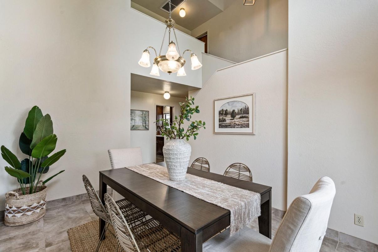 Chandelier, Dining room, Interior