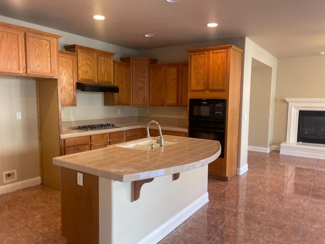 Fireplace, Interior, Kitchen, Recessed Lighting, Tile Countertops