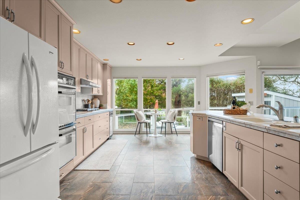 Dining room, Interior, Kitchen, Recessed Lighting, Stainless Steel Appliances