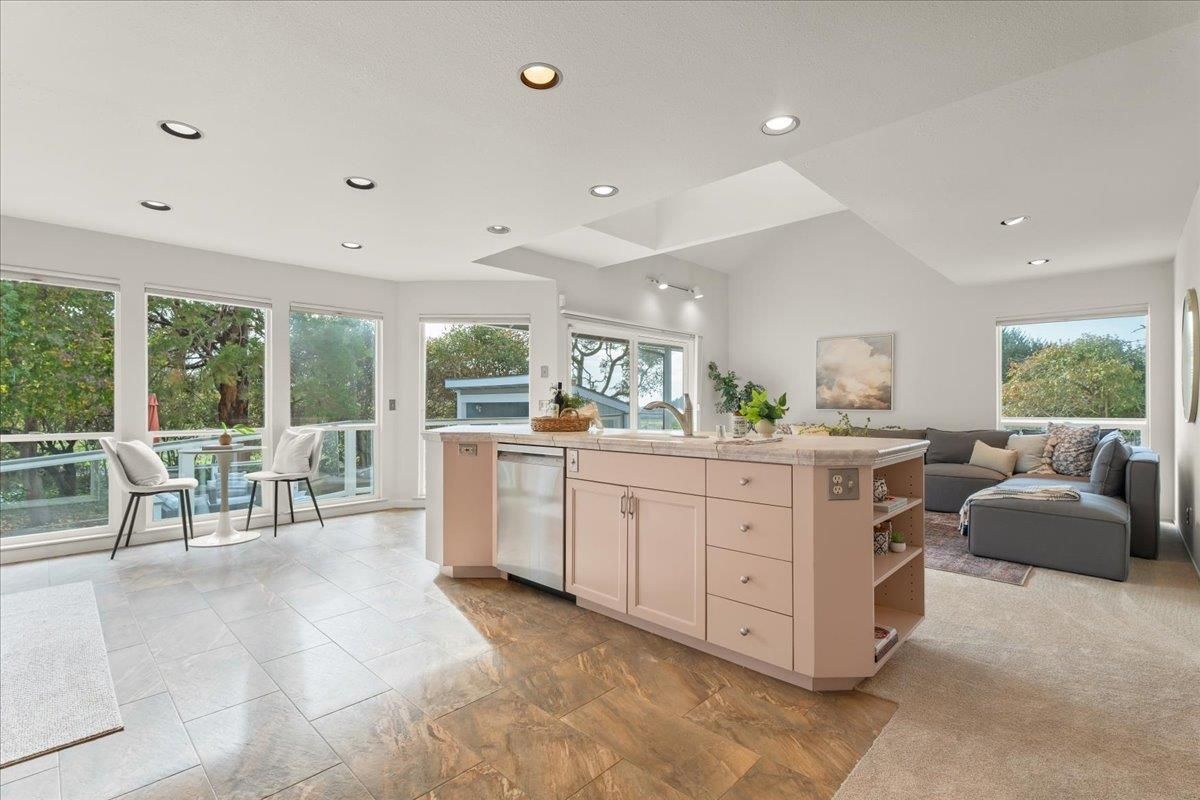 Interior, Kitchen, Living room, Recessed Lighting, Stainless Steel Appliances