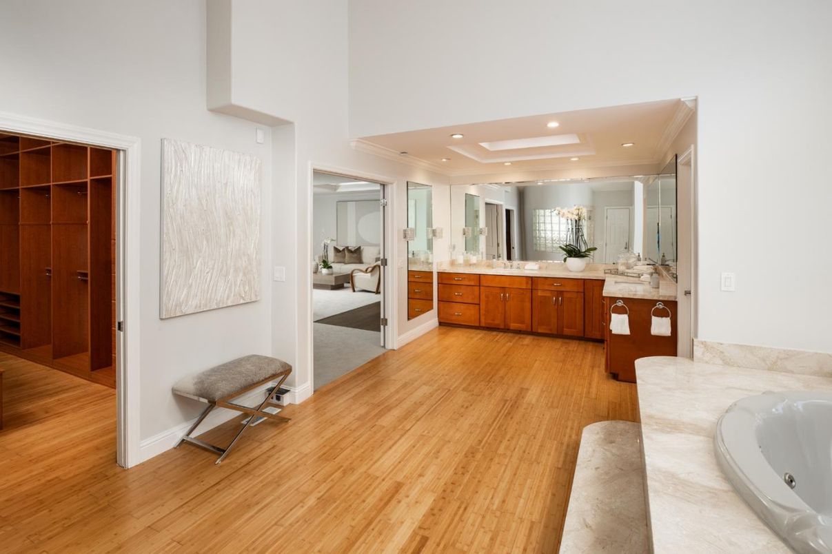 Bathroom, Interior, Recessed Lighting, Wood Texture Flooring