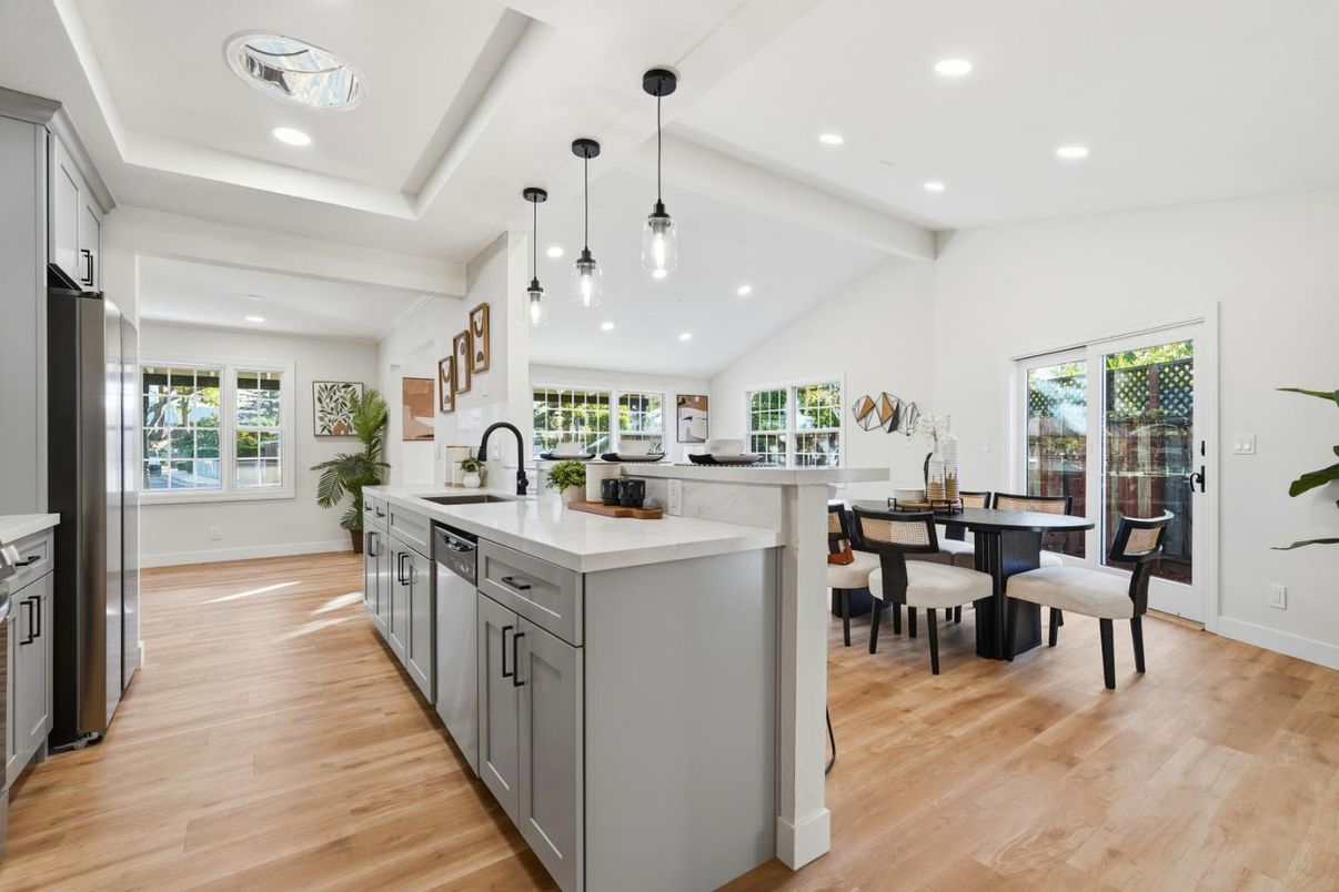 Dining room, Interior, Kitchen, Pendant Lights, Recessed Lighting, Wood Texture Flooring