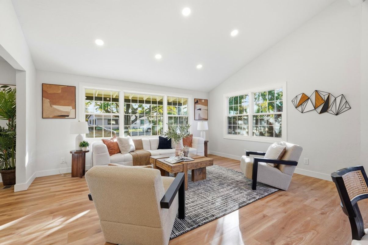 Interior, Living room, Recessed Lighting, Wood Texture Flooring