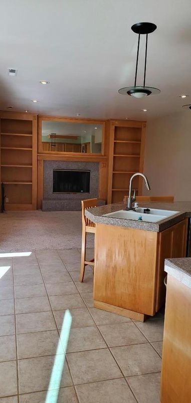 Fireplace, Interior, Kitchen, Recessed Lighting