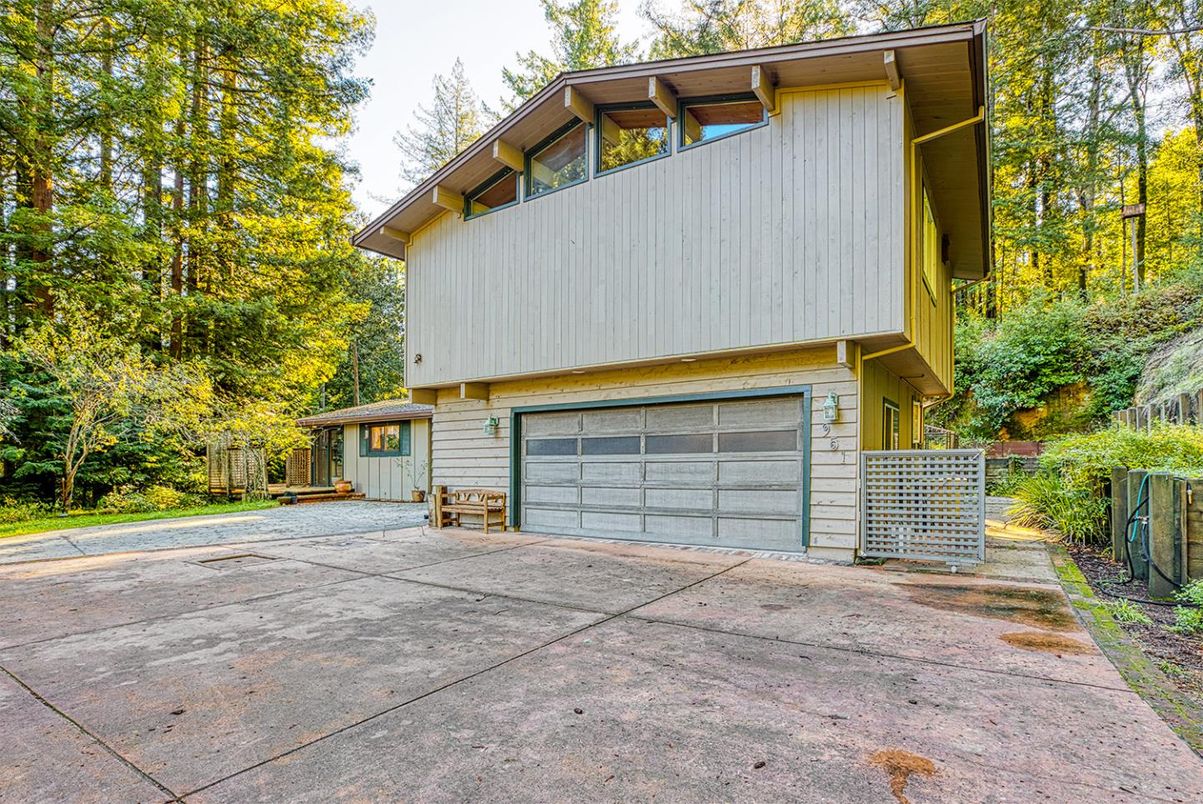 Detached Garage, Exterior