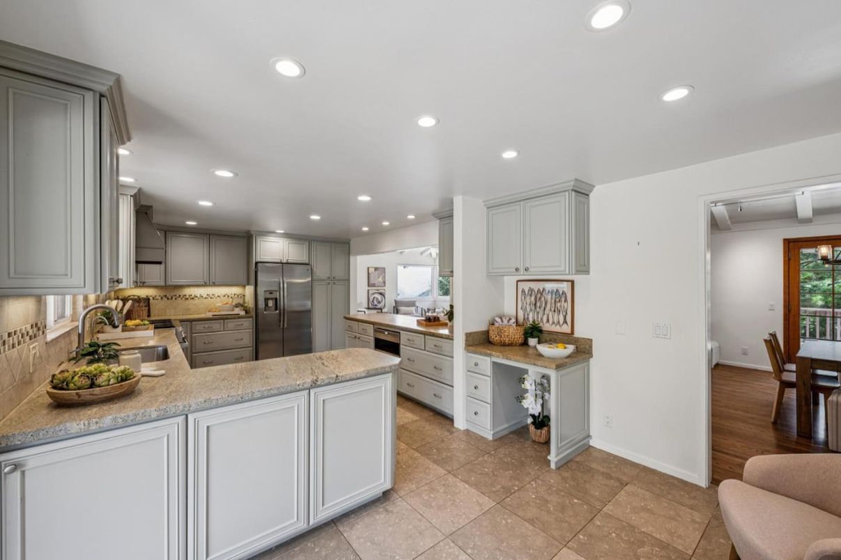 Dining room, Interior, Kitchen, Recessed Lighting, Stainless Steel Appliances