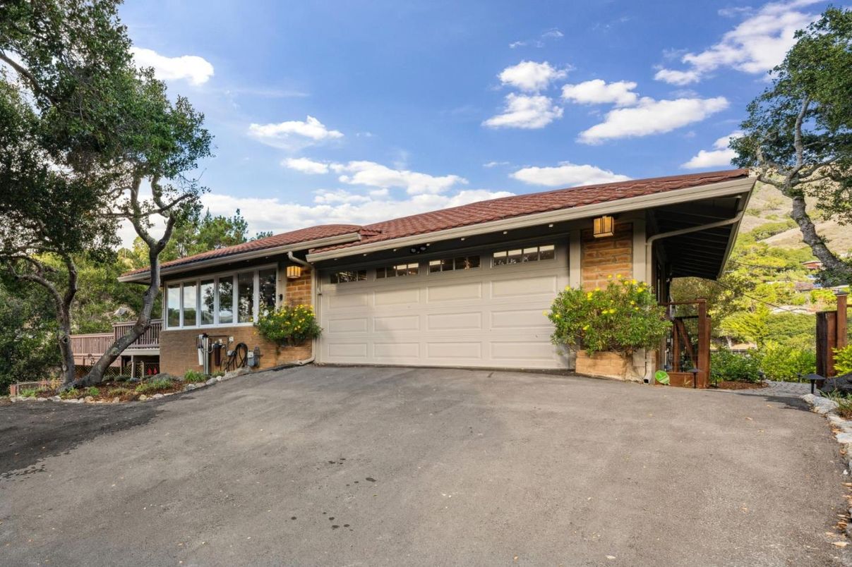 Attached, Exterior, Facade, Brick Facade, Ranch