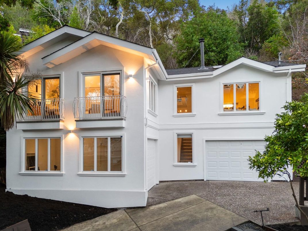 Attached, Exterior, Facade, Farmhouse