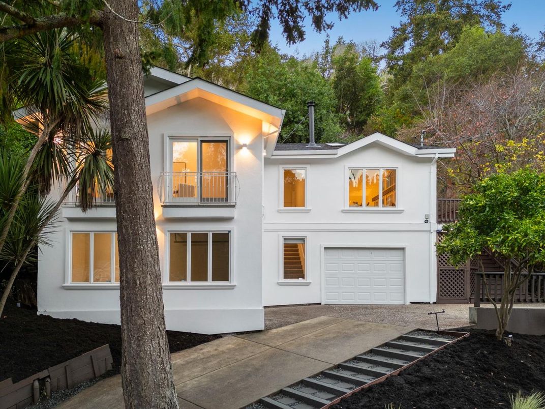 Attached, Exterior, Facade, Modern