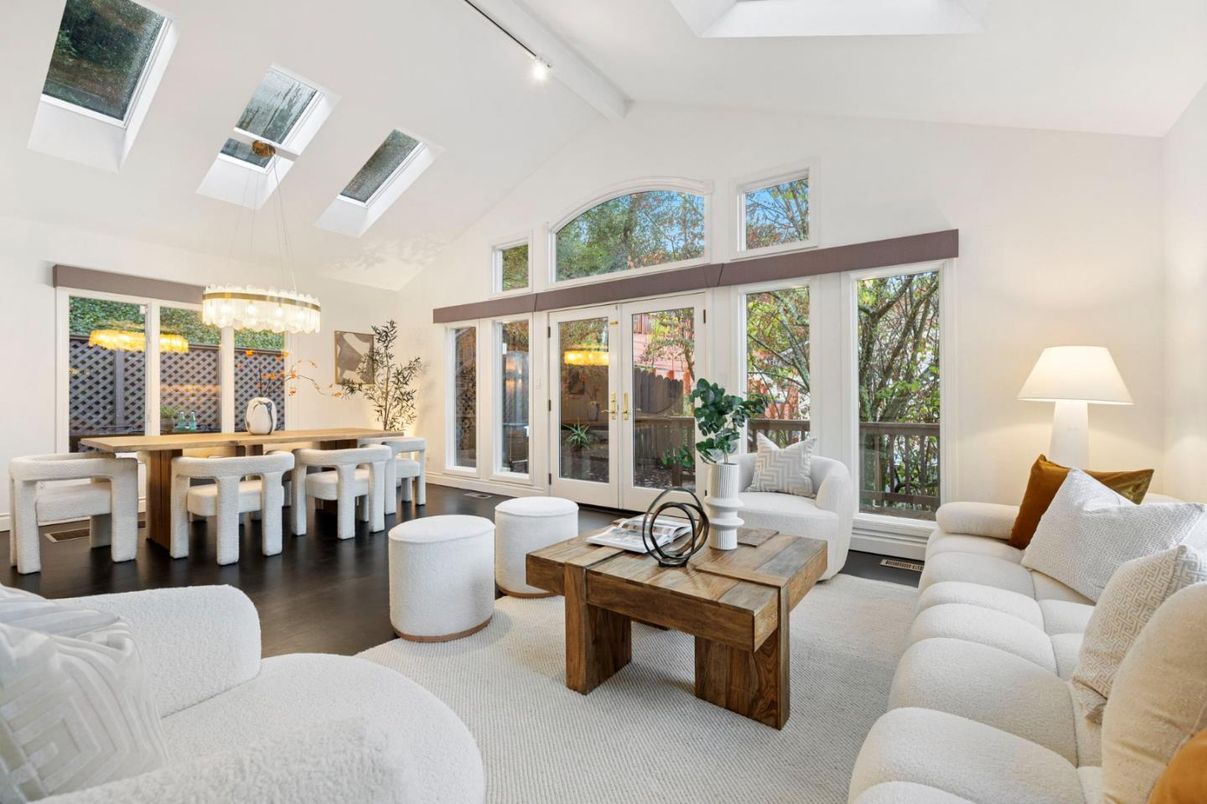 Chandelier, Dining room, Interior, Living room, Wood Texture Flooring