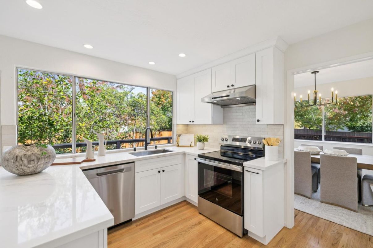 Dining room, Interior, Kitchen, Pendant Lights, Recessed Lighting, Stainless Steel Appliances, Wood Texture Flooring
