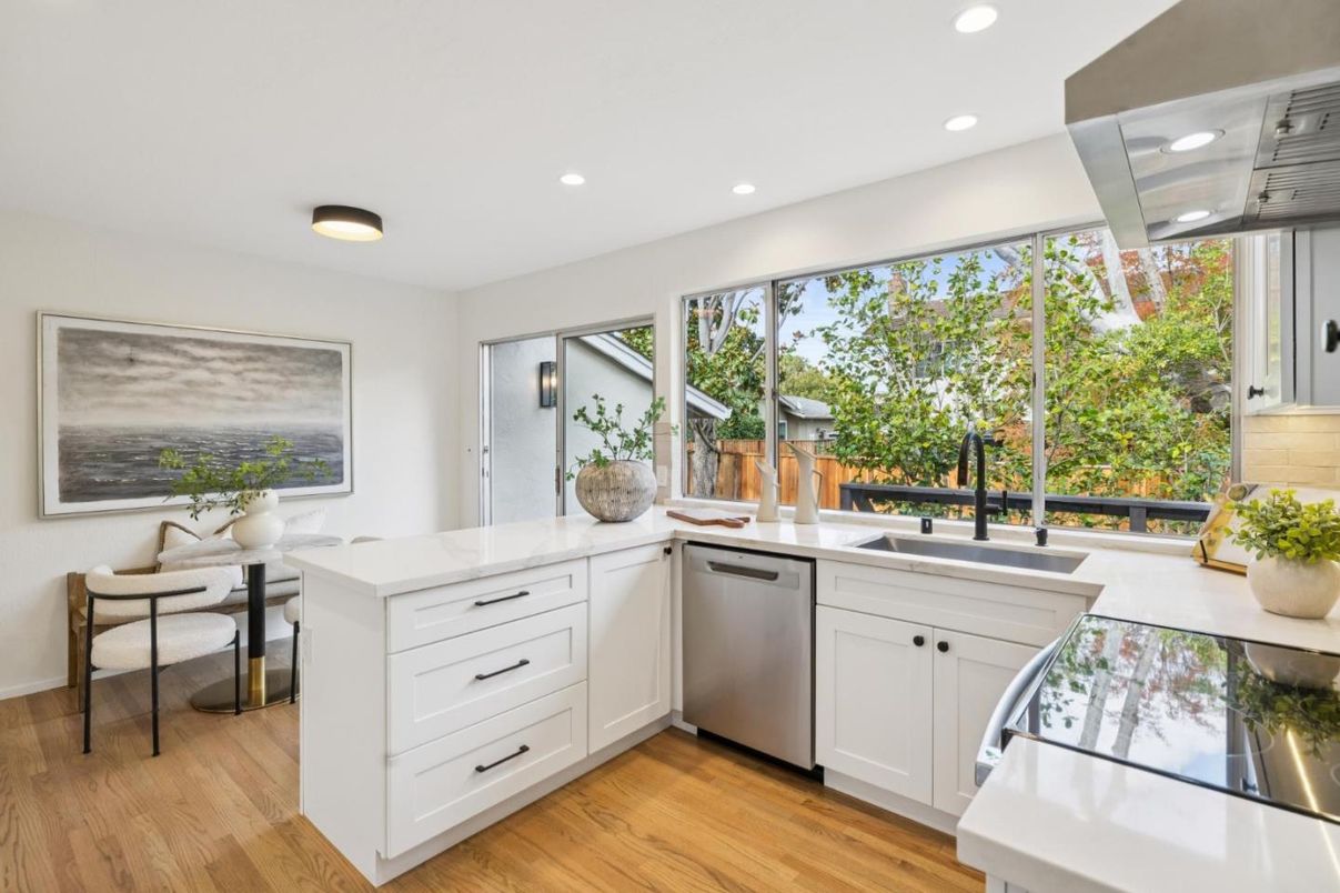 Dining room, Interior, Kitchen, Recessed Lighting, Wood Texture Flooring