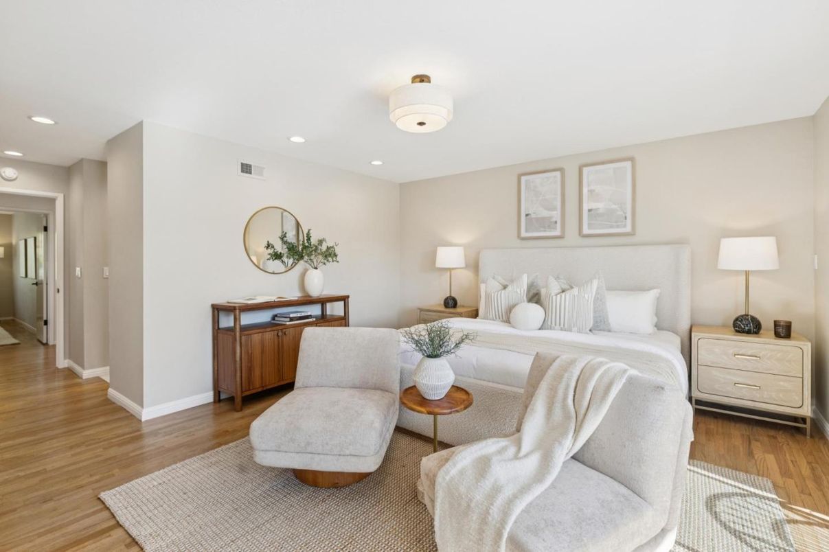 Bedroom, Interior, Living room, Recessed Lighting, Wood Texture Flooring