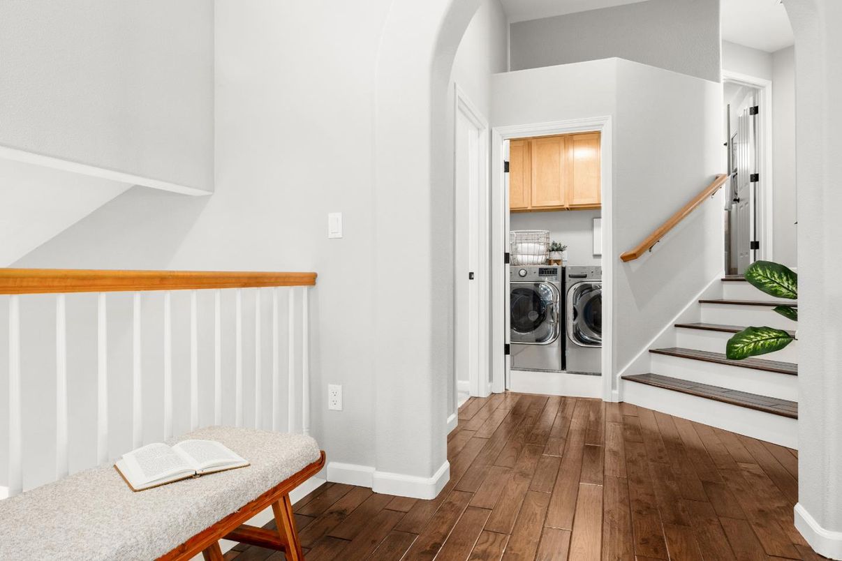 Interior, Utility Closets, Washer, Wood Texture Flooring