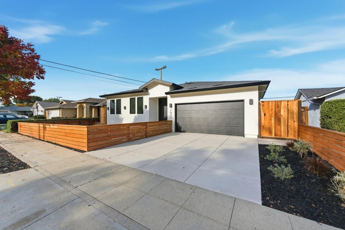 Attached, Exterior, Facade, Modern