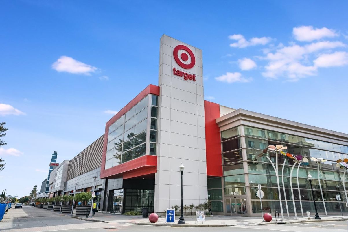 Exterior, Facade, Highrise