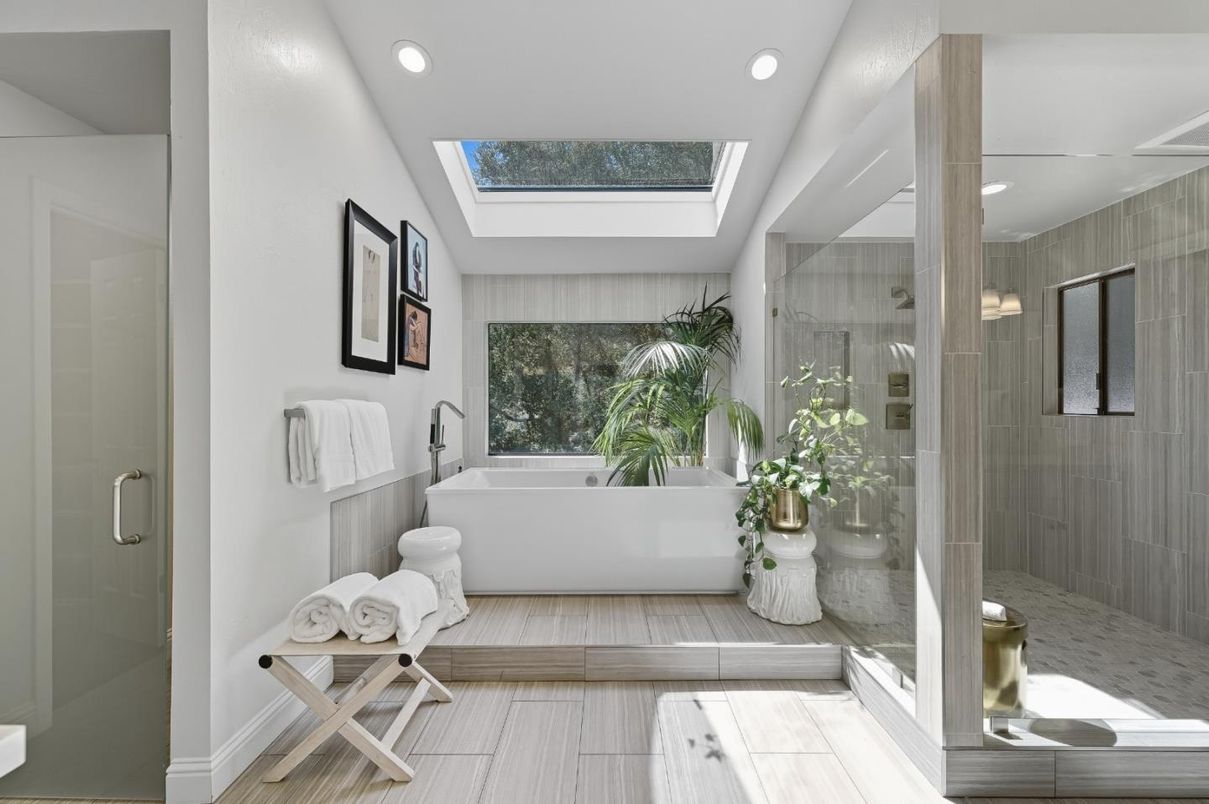 Bathroom, Free Standing Baths, Glass Ceilings, Glass Shower, Interior, Recessed Lighting