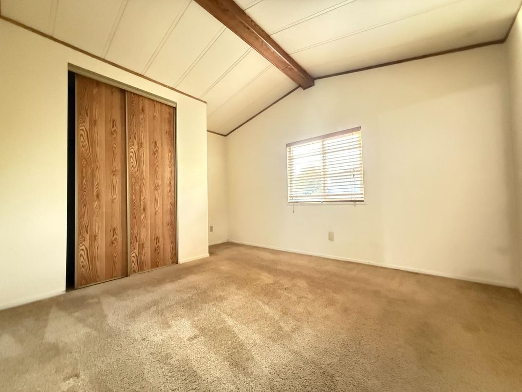 Empty room, Interior, Wooden Beams