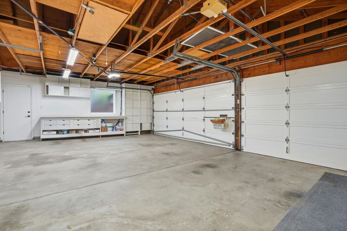 Garage, Interior, Wooden Beams