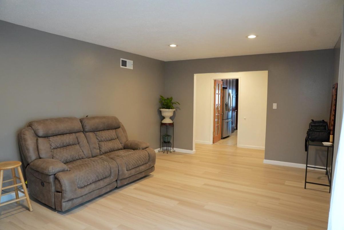 Interior, Recessed Lighting, Wood Texture Flooring