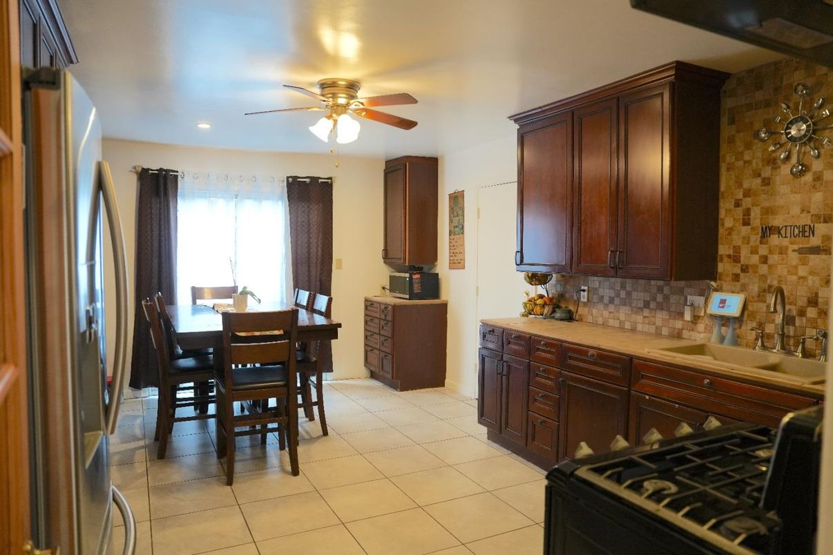 Dining room, Interior, Recessed Lighting