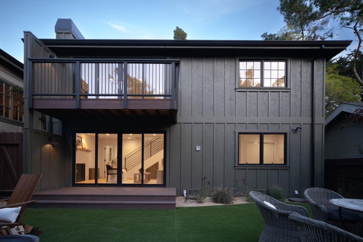 Exterior, Facade, Modern