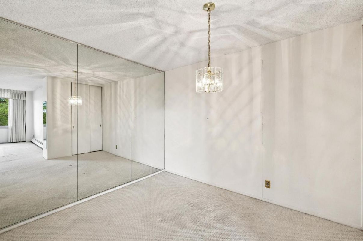 Empty room, Interior, Pendant Lights