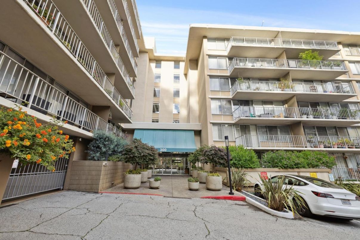 Exterior, Facade, Condo Building