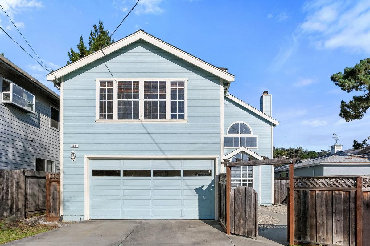 Attached, Exterior, Facade, Rowhouse