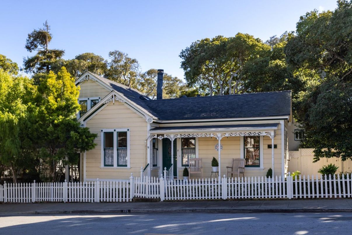 Exterior, Facade, Cape Cod