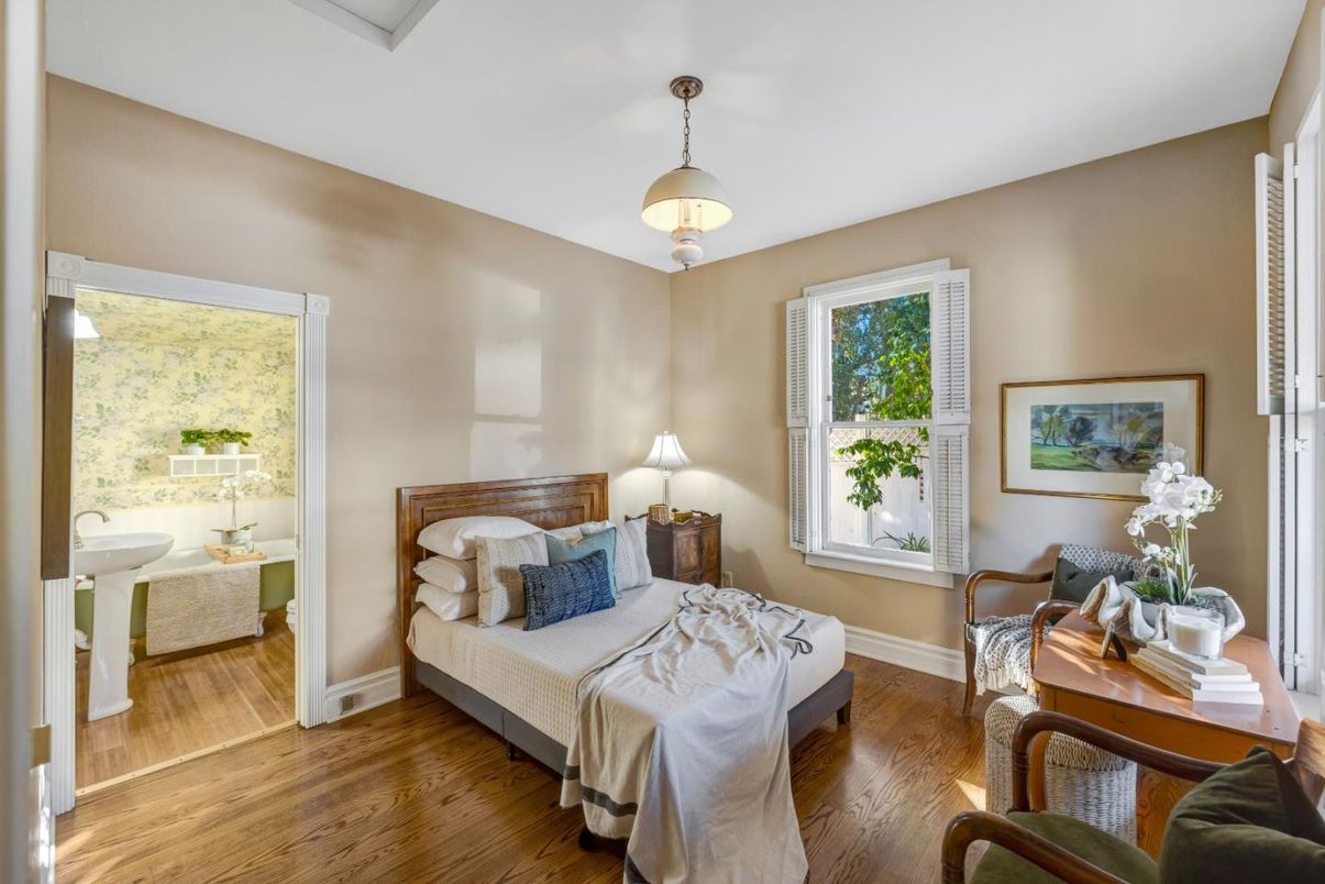 Bedroom, Interior, Pendant Lights, Wood Texture Flooring