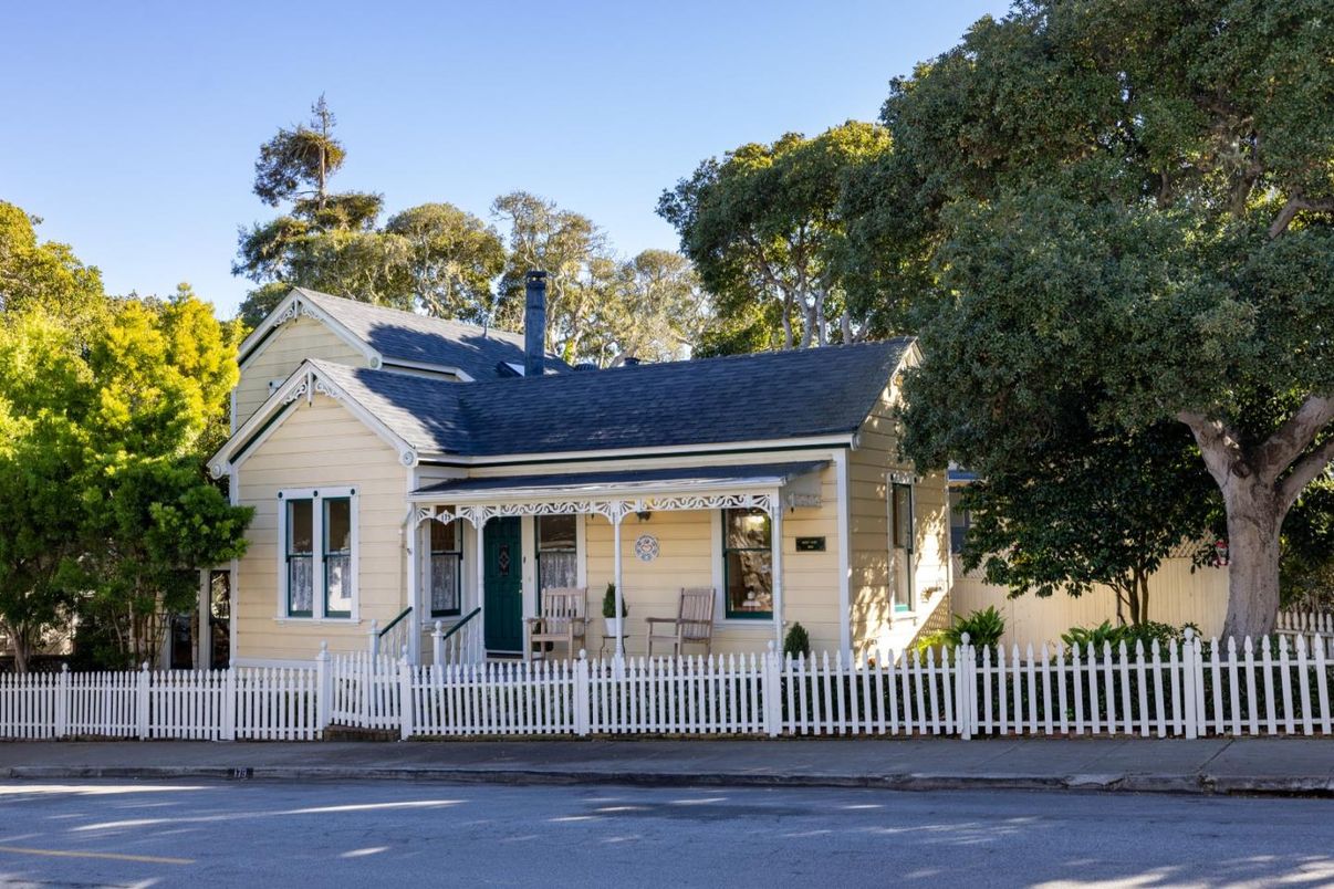 Exterior, Facade, Cape Cod